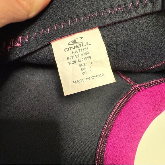 O’Neil Toddler Size 1 Wetsuit Back Zip Berry Pink Shorts Short Sleeves 50+ UPF - Picture 5 of 6
